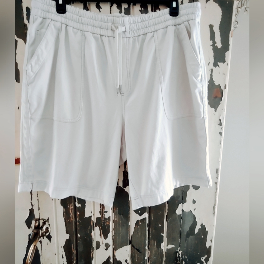 WOMENS ATHLETA BERMUDA SHORTS 20 NWOT